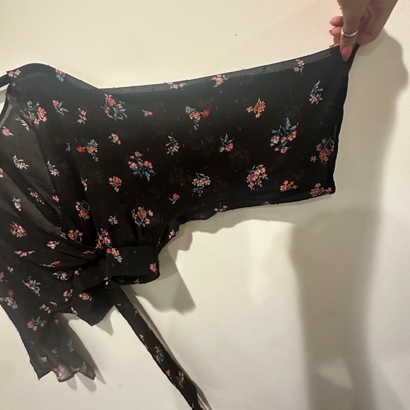 Sheer floral cropped top - Picture 2 of 4